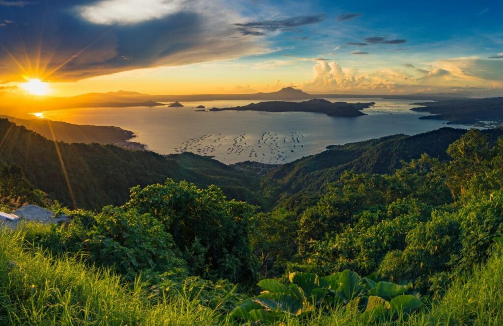 Tagaytay city philippines travel guide